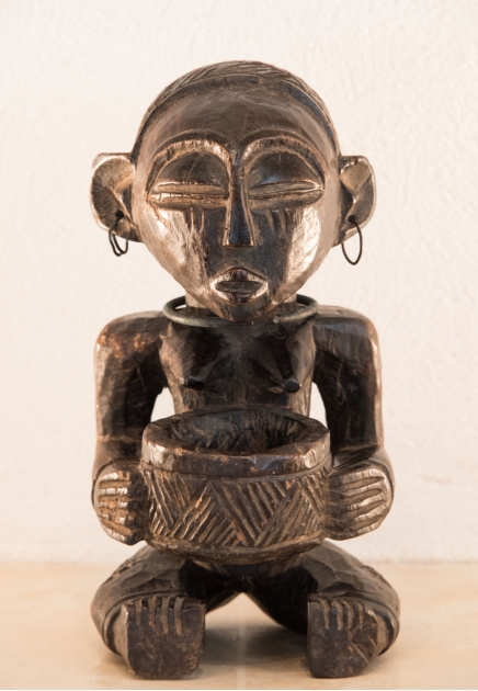 Luba-Hemba Female figure with a cup