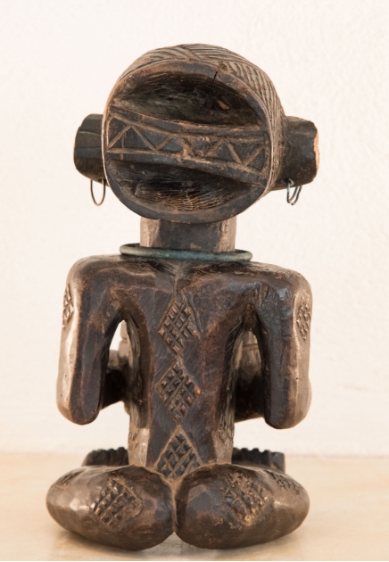 Luba-Hemba Female figure with a cup