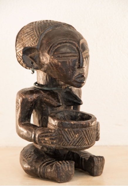 Luba-Hemba Female figure with a cup
